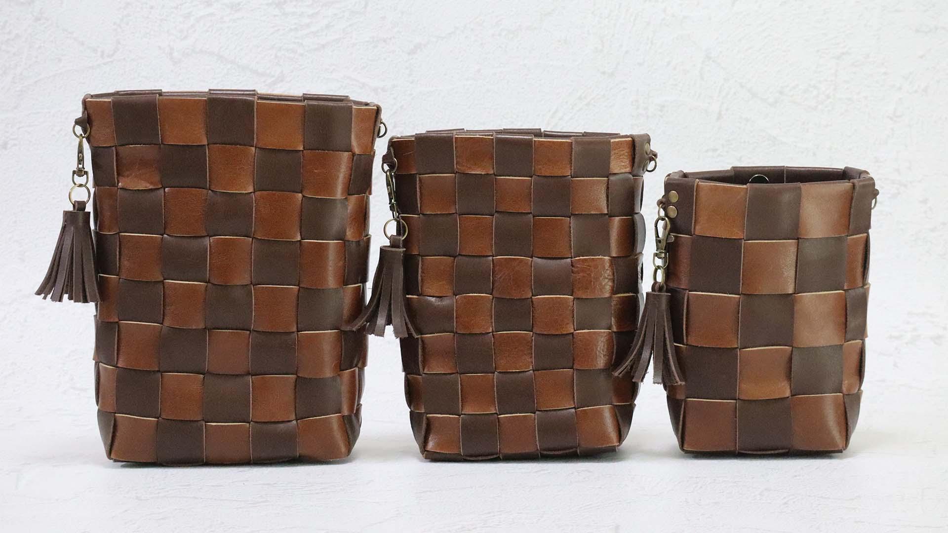 【マチ付き大容量】REGALの革端材でつくる編み込み型のスマホ以外も入るスマホショルダー（市松模様） | 4枚目