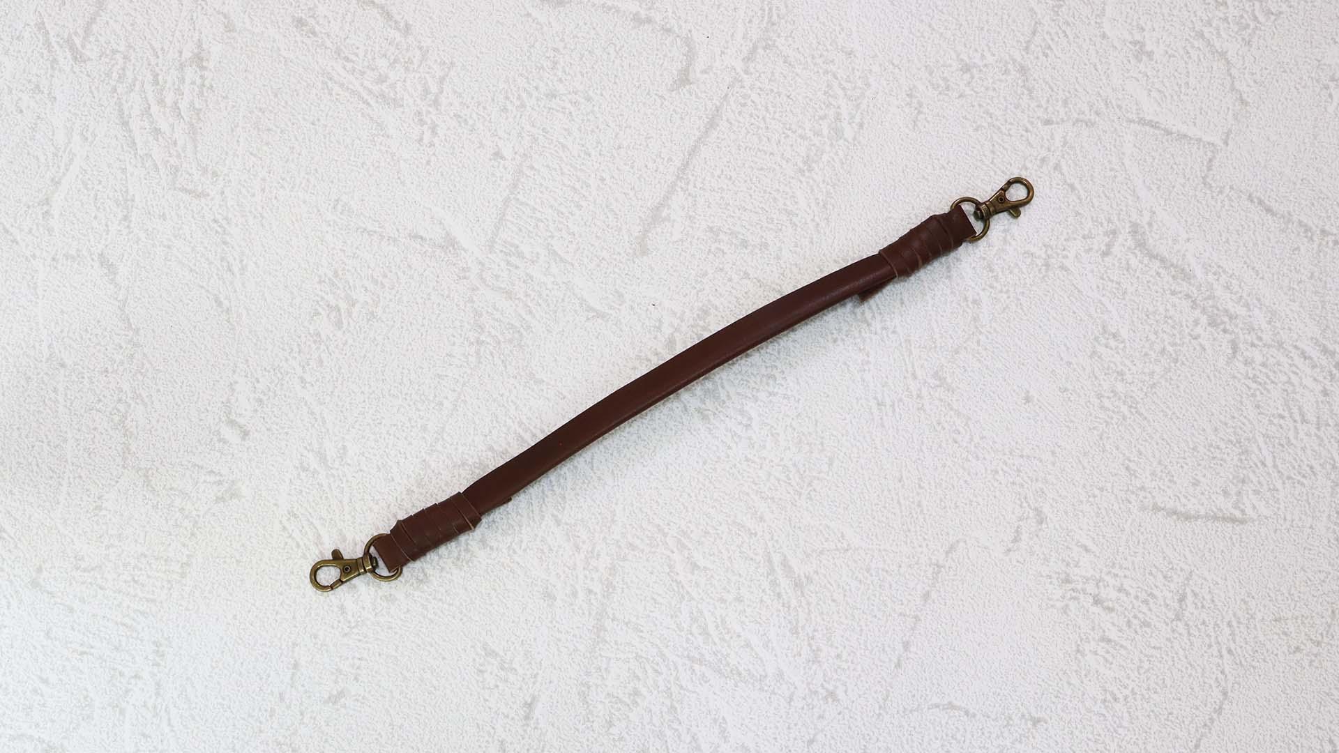 【マチ付き大容量】REGALの革端材でつくる編み込み型のスマホ以外も入るスマホショルダー（市松模様） | 9枚目