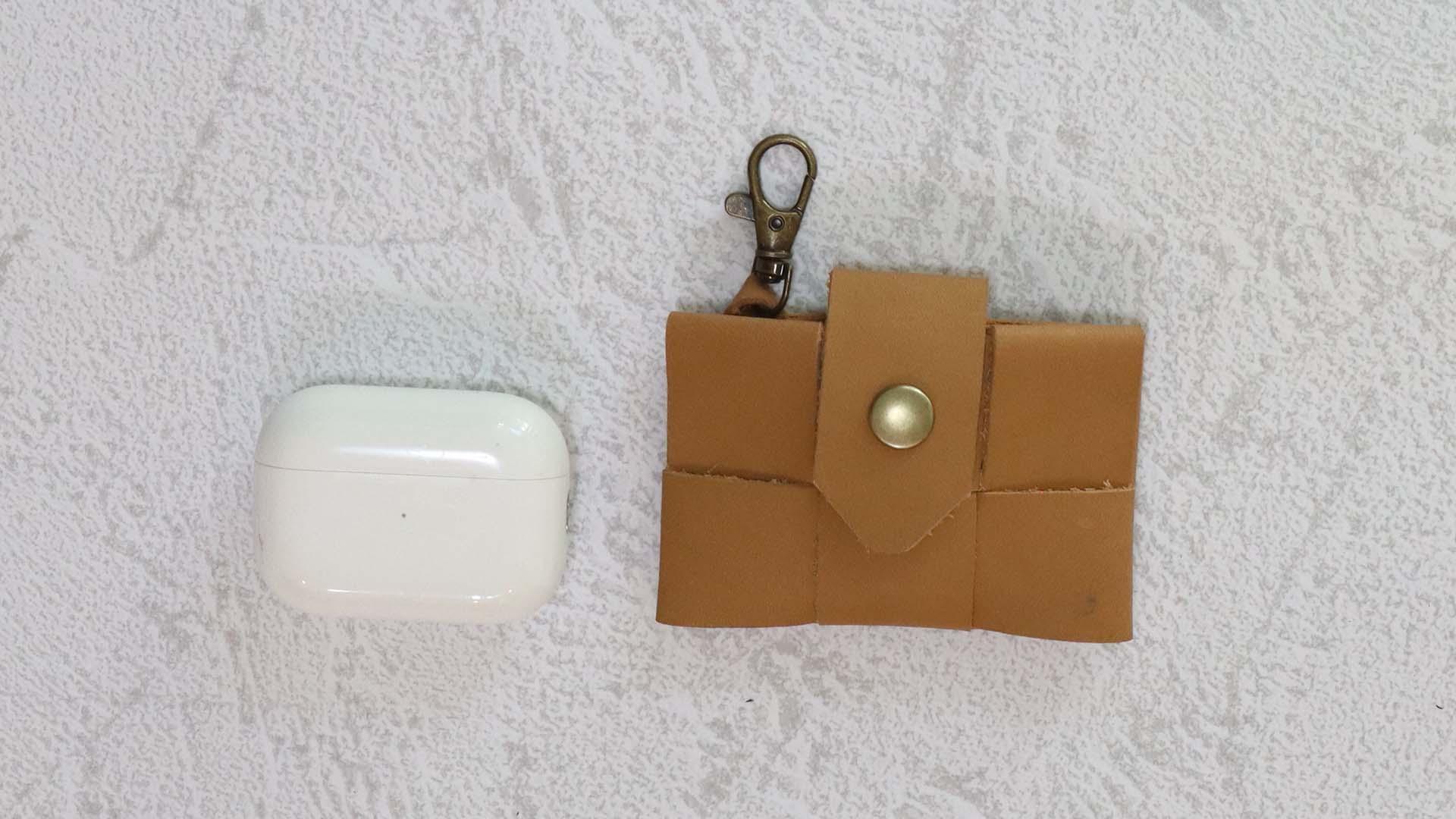 【マチ付き大容量】REGALの革端材でつくる編み込み型のスマホ以外も入るスマホショルダー（ベージュ） | 6枚目