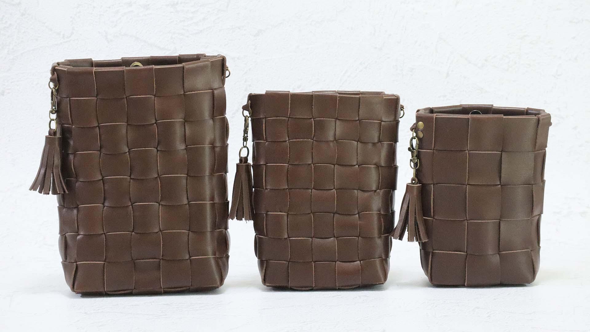 【マチ付き大容量】REGALの革端材でつくる編み込み型のスマホ以外も入るスマホショルダー(ダークブラウン) | 4枚目