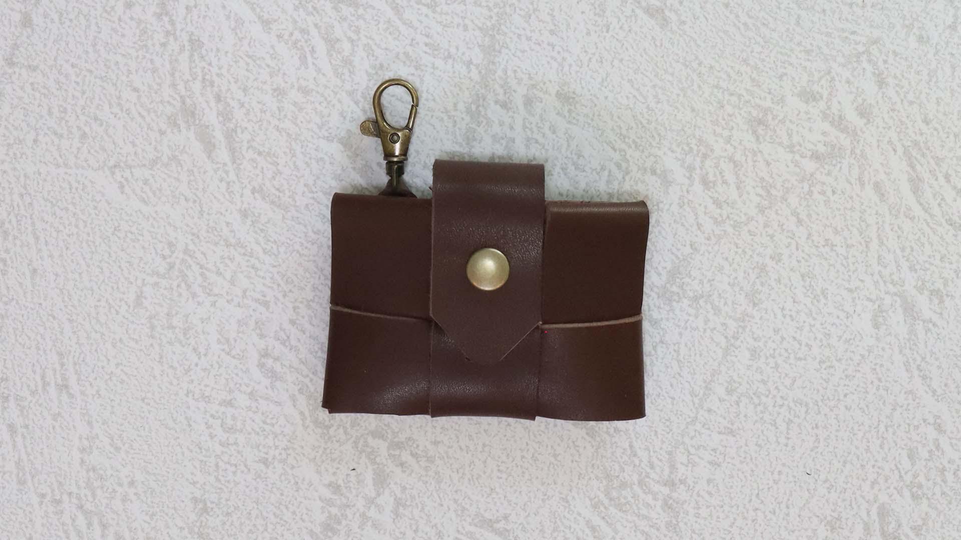 【マチ付き大容量】REGALの革端材でつくる編み込み型のスマホ以外も入るスマホショルダー(ダークブラウン) | 8枚目